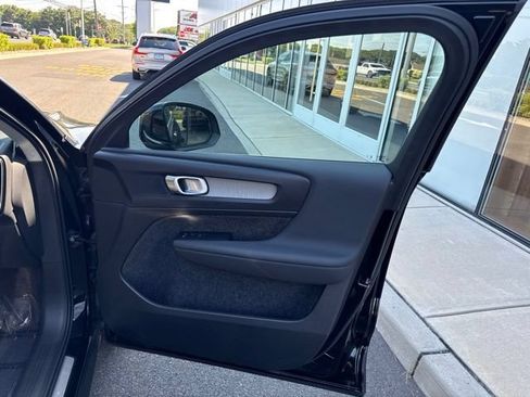 Used 2025 Volvo XC40 B5 Core AWD/4WD image 14