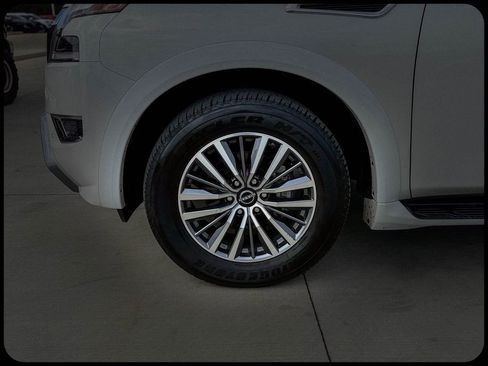 Used 2024 Nissan Armada SL w/ Captain's Chairs Package image 3