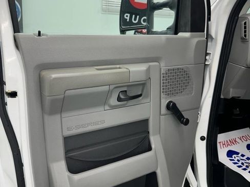 Used 2011 Ford E-150 and Econoline 150 RWD image 6