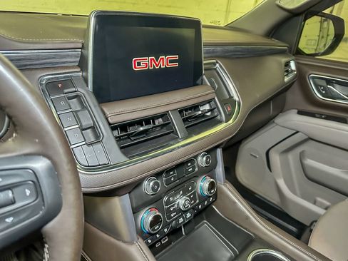Used 2024 GMC Yukon SLT w/ SLT Luxury Package AWD/4WD image 46
