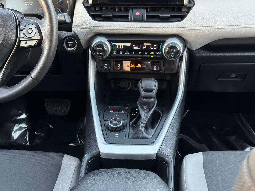 Used 2025 Toyota RAV4 XLE w/ Weather Package AWD/4WD image 17