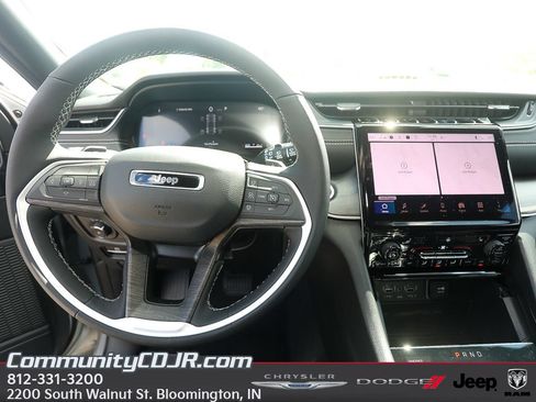 New 2025 Jeep Grand Cherokee Limited AWD/4WD image 11