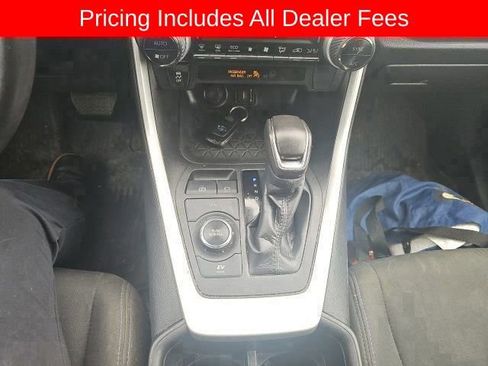 Used 2022 Toyota RAV4 SE AWD/4WD image 6