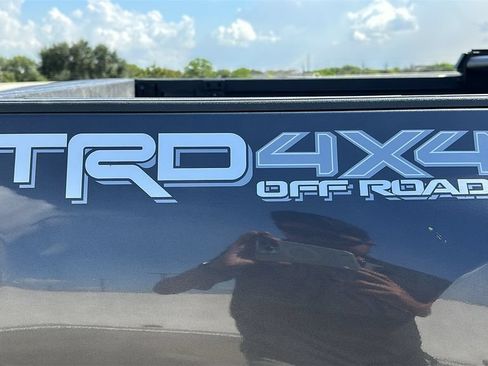 Used 2022 Toyota Tacoma TRD Off-Road AWD/4WD image 5