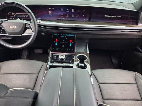 Certified 2025 Cadillac Escalade ESV Premium Luxury AWD/4WD image 19