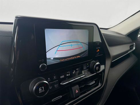 Used 2023 Toyota Highlander L image 15
