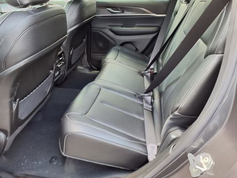 New 2025 Jeep Grand Cherokee Limited w/ Black Appearance Package image 12