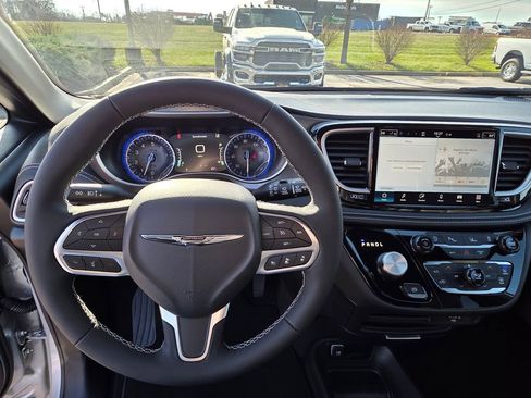 New 2026 Chrysler Pacifica Select image 13