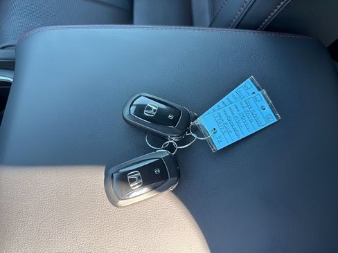 Used 2025 Honda Pilot Black Edition image 34