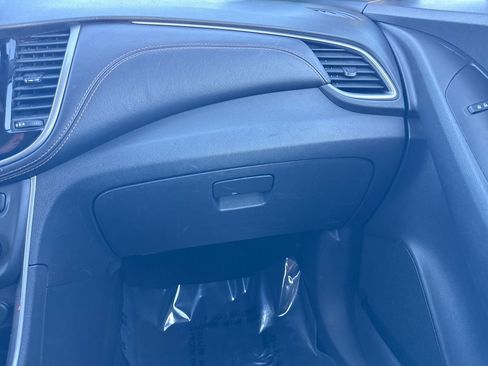 Used 2021 Chevrolet Trax LS AWD/4WD image 28