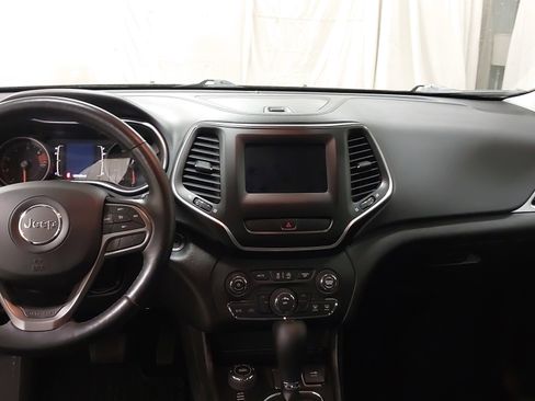 Used 2019 Jeep Cherokee Latitude w/ Cold Weather Group AWD/4WD image 26