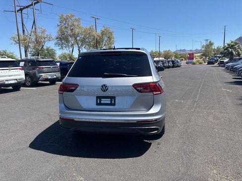 Used 2023 Volkswagen Tiguan SE w/ Panoramic Sunroof Package image 10