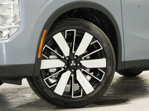 New 2026 Mitsubishi Outlander SE FWD image 3