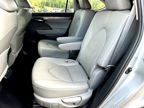 Used 2021 Toyota Highlander Limited image 20