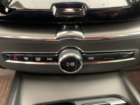 Certified 2024 Volvo XC60 B5 Core image 16