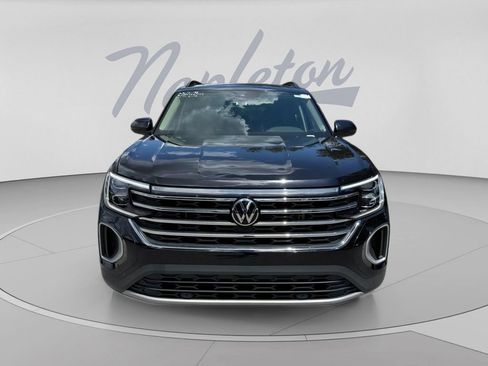 Used 2025 Volkswagen Atlas SE FWD image 2