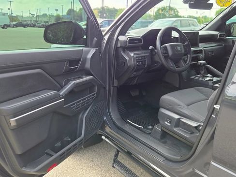 Used 2025 Toyota Tacoma SR5 AWD/4WD image 11