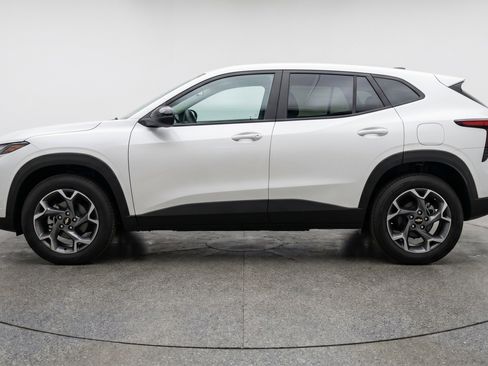 Used 2025 Chevrolet Trax LT w/ LT Convenience Package FWD image 5