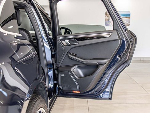 Used 2021 Porsche Macan S AWD/4WD image 40