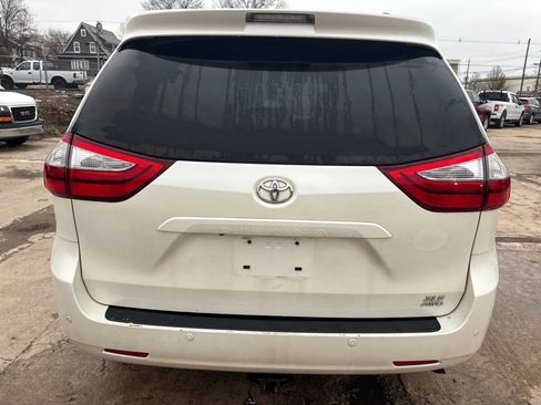 Used 2017 Toyota Sienna XLE w/ XLE Navigation Package image 7