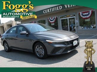 Used 2024 Hyundai Elantra SEL image 1