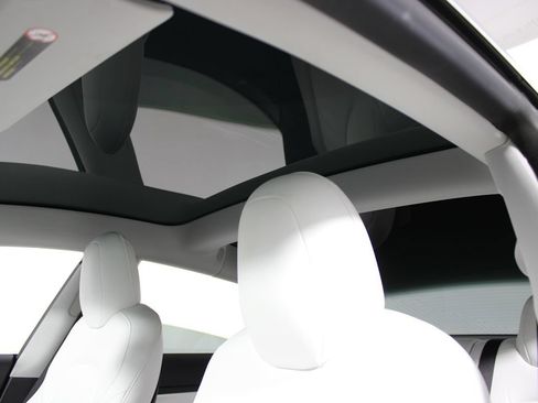 Used 2019 Tesla Model 3 Standard Range Plus RWD image 9