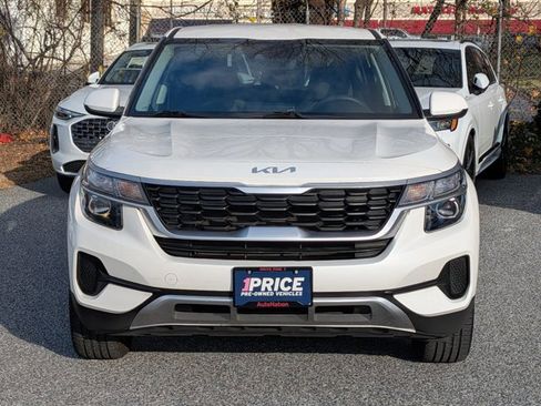Used 2022 Kia Seltos LX image 2