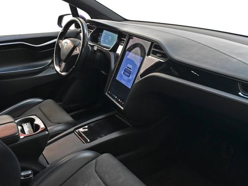 Used 2018 Tesla Model X 75D image 23