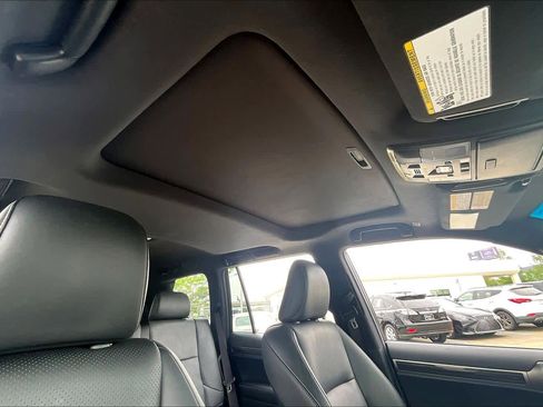 Used 2023 Lexus GX 460 Luxury w/ Accessory Package AWD/4WD image 12