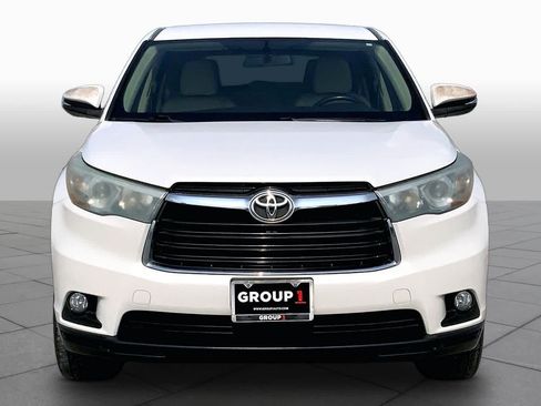 Used 2015 Toyota Highlander Plus FWD image 4