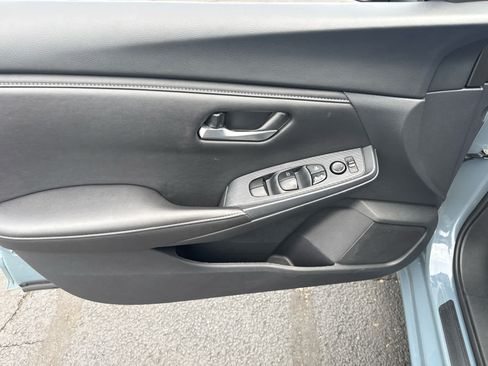 Used 2025 Nissan Sentra SV FWD image 12