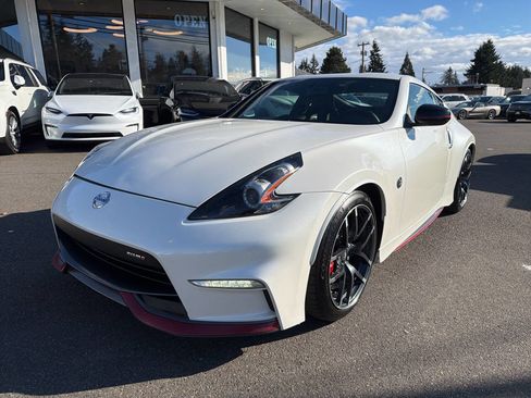 Used 2017 Nissan 370Z NISMO RWD image 1