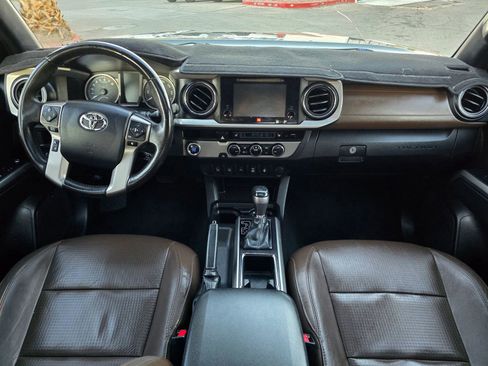 Used 2016 Toyota Tacoma Limited w/ Towing Package image 11