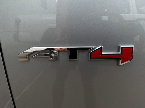 Used 2025 GMC Yukon AT4 w/ AT4 Premium Package AWD/4WD image 10