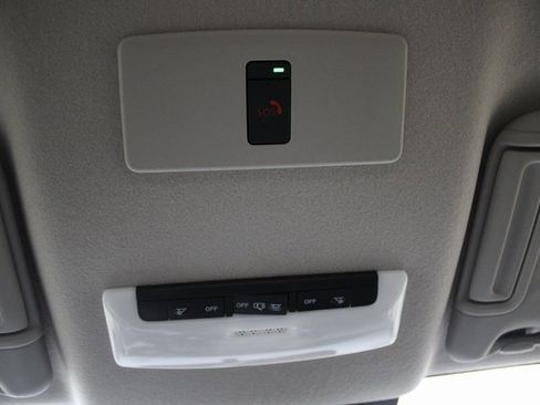 New 2025 Nissan Versa SR w/ Trunk Package image 16