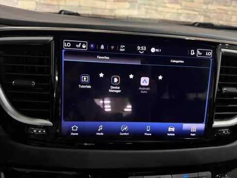 Used 2025 Chrysler Pacifica Select FWD image 18