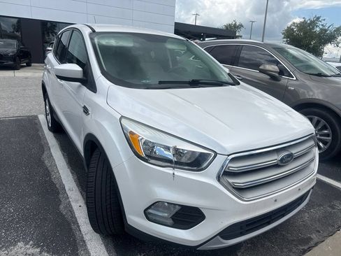 Used 2019 Ford Escape SE FWD image 3