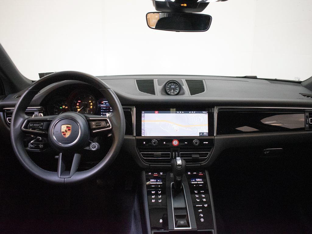 Certified 2026 Porsche Macan AWD/4WD image 24