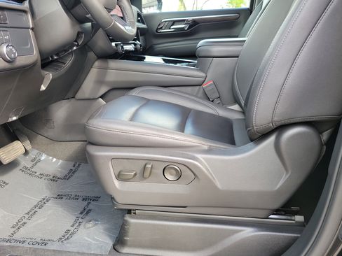 Used 2025 Chevrolet Tahoe LT image 13