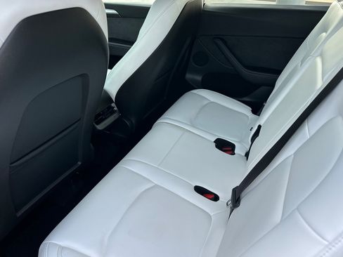 Used 2025 Tesla Model Y Long Range image 14