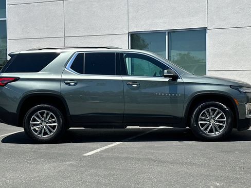 Used 2023 Chevrolet Traverse LT FWD image 3