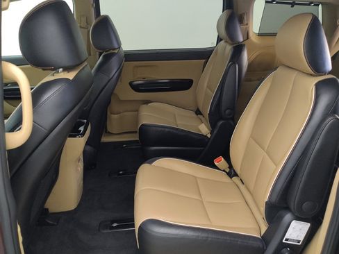 Used 2018 Kia Sedona SX FWD image 18