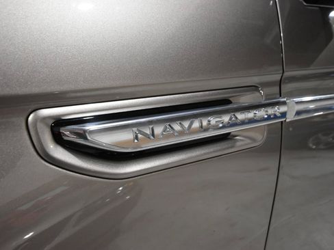 Used 2019 Lincoln Navigator Reserve AWD/4WD image 5