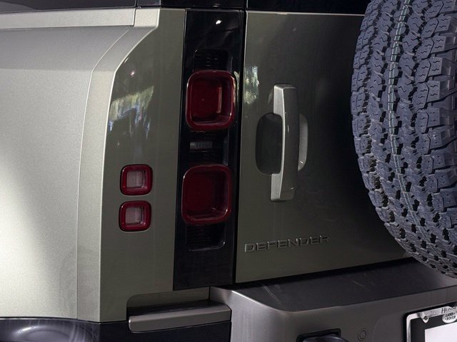 Certified 2025 Land Rover Defender 110 X-Dynamic SE AWD/4WD image 13