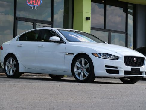 Used 2018 Jaguar XE Prestige image 5