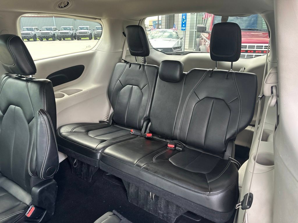 Used 2024 Chrysler Pacifica Touring-L FWD image 26