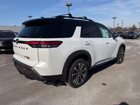 New 2026 Nissan Pathfinder Platinum image 5