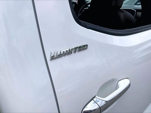 Used 2017 Toyota Tacoma Limited w/ Tow Package RWD image 10