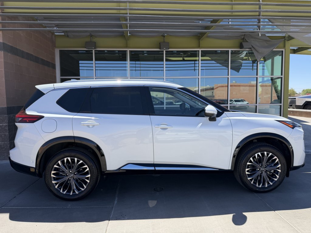 Used 2025 Nissan Rogue Platinum w/ Tech Package FWD image 9
