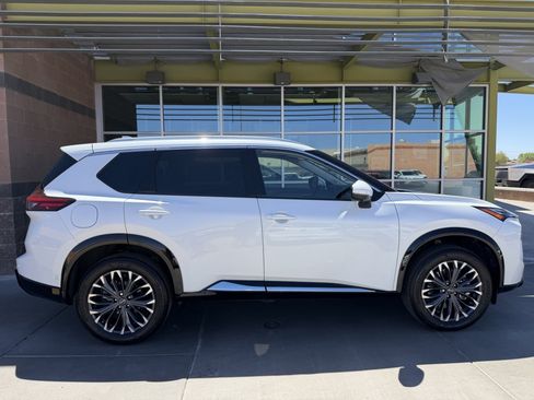 Used 2025 Nissan Rogue Platinum w/ Tech Package FWD image 9
